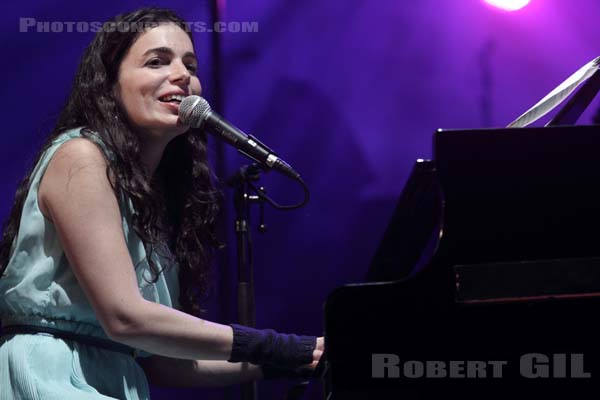 YAEL NAIM - 2011-06-24 - PARIS - Hippodrome de Longchamp - Yael Naim